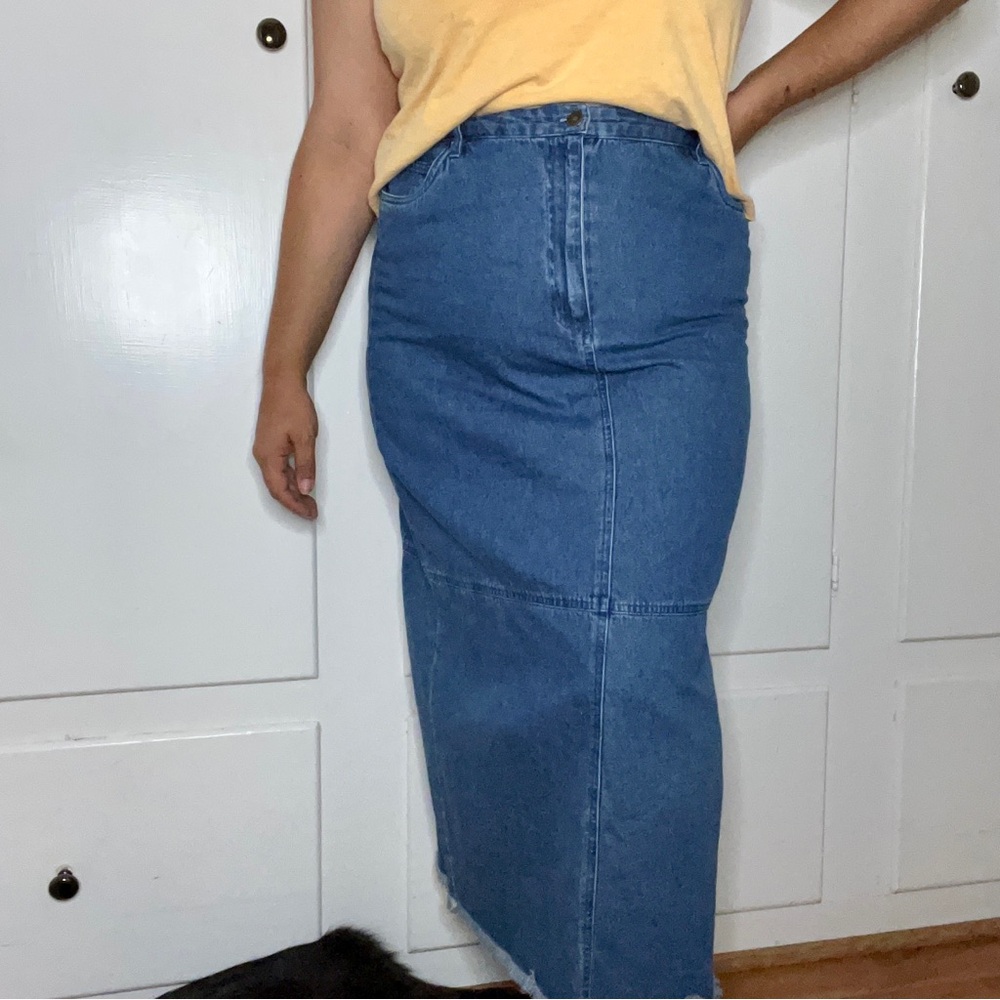 2000s Charter Club Medium Blue Denim Jean Maxi Skirt with Frayed Hem